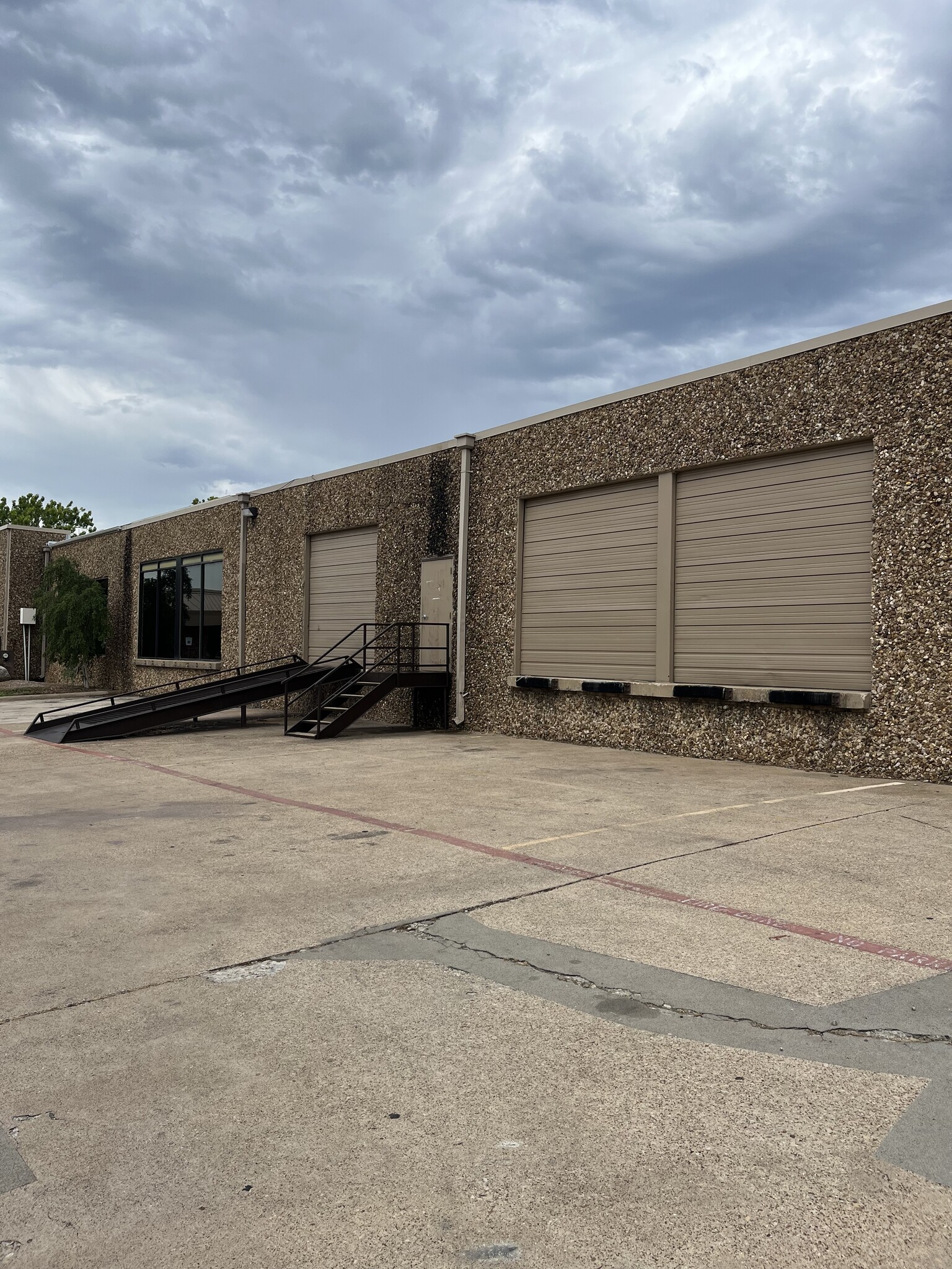 Commercial Property for Sale in Arlington Texas 76006